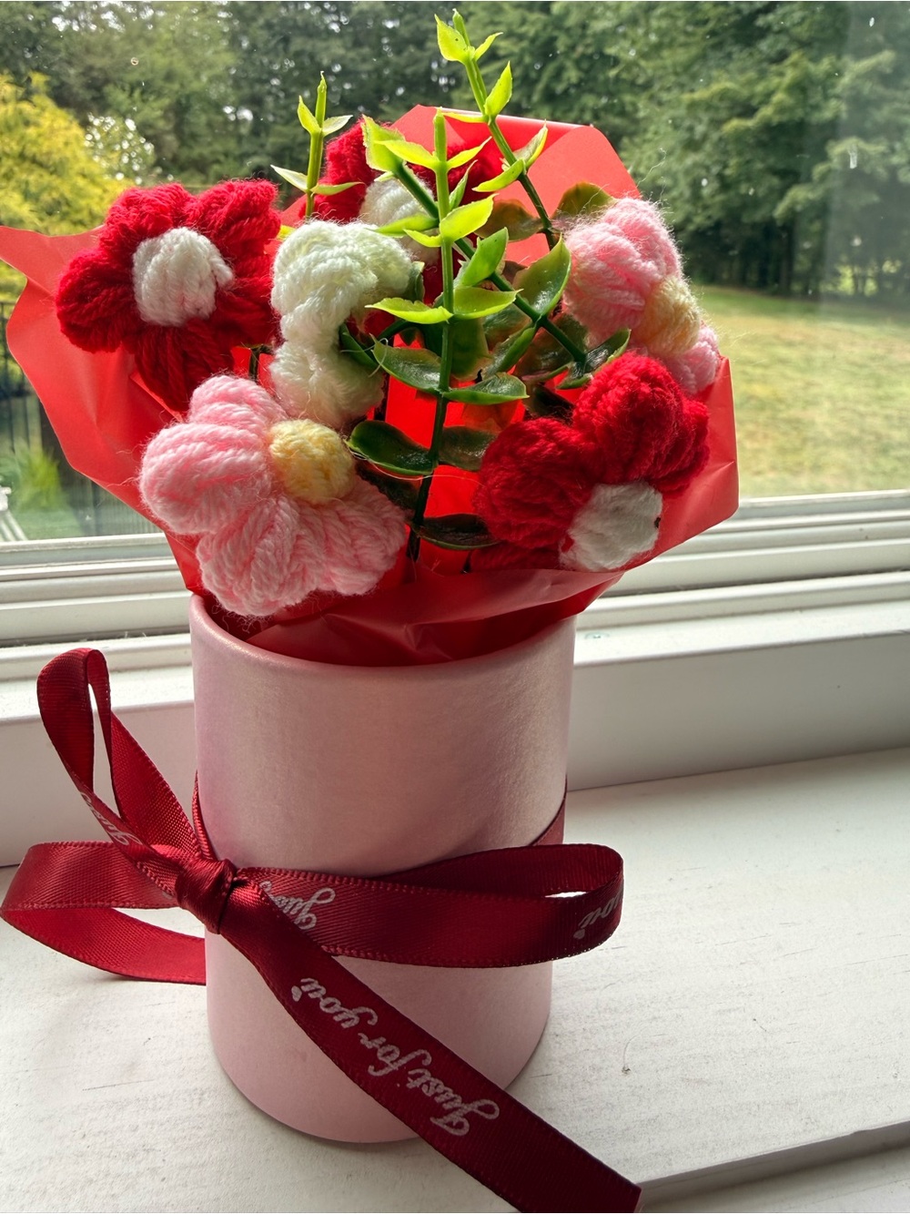 Crochet Flower Bouquet in Pink Gift Box – Red, Pink & White Flowers